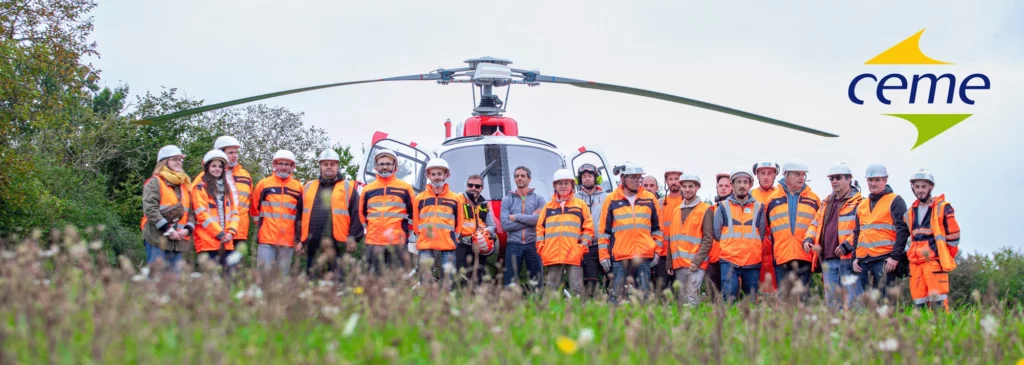Équipe CEME en tenue de sécurité lors d'une opération d'héliportage à Nevers, identité visuelle Agence Alkantara