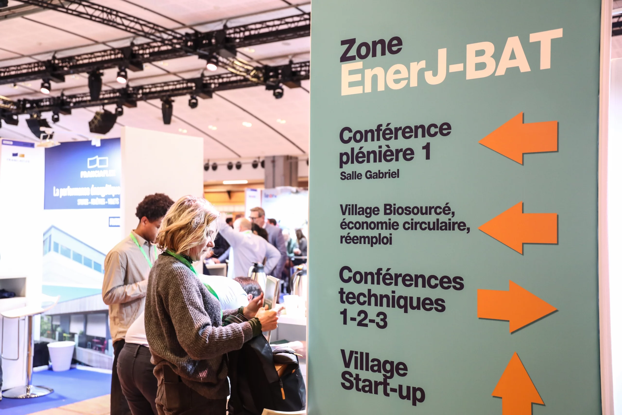 Panneau de signalétique du salon Enerj-Meeting 2026 Paris, charte graphique créée par l'agence Alkantara